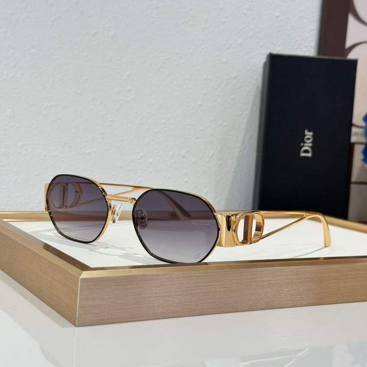 Picture of Dior Sunglasses _SKUfw76250384fw
